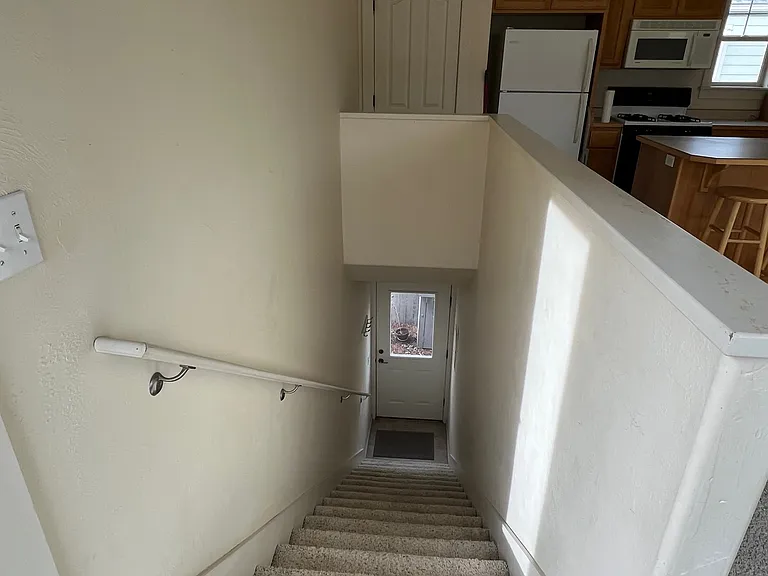 476 Clinton St — Photo 2