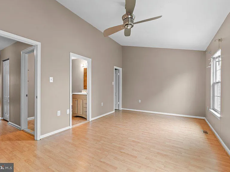 8 Wessex Ct — Photo 20