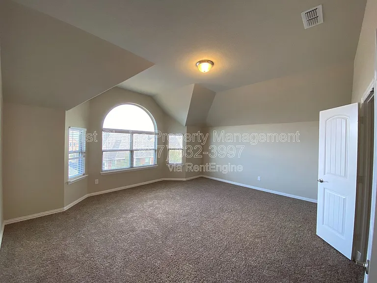 927 Bentley Dr — Photo 31