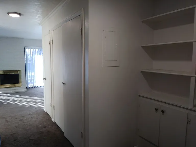 2734 N Edgewood Dr — Photo 7