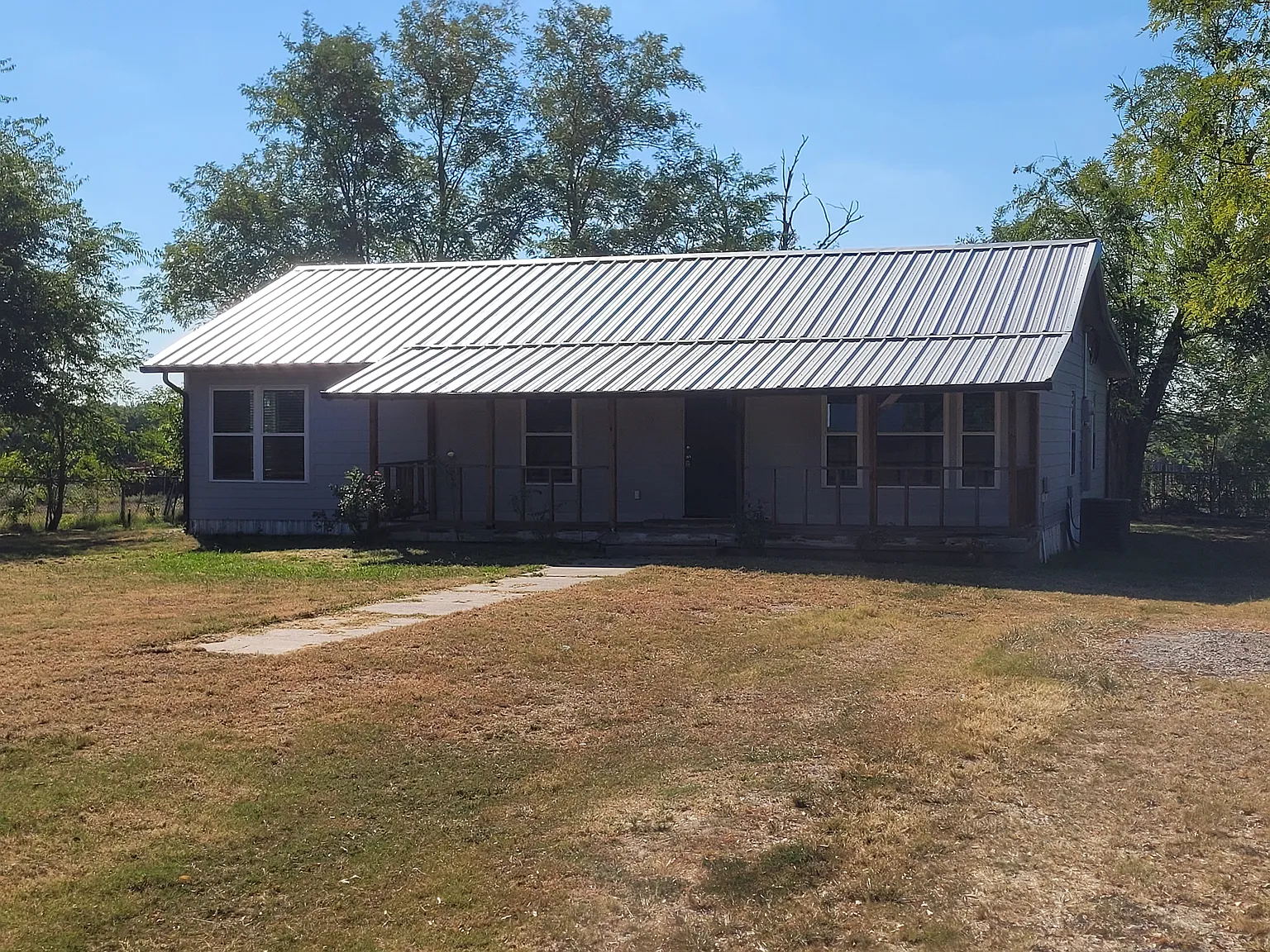 3 bed, 1500 sqft, $1,850 — Photo 1