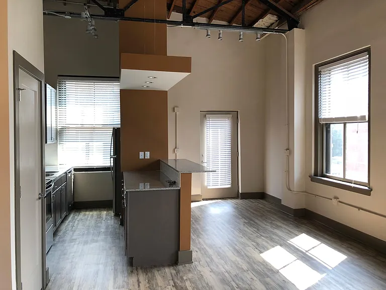 Congress Lofts — Photo 16