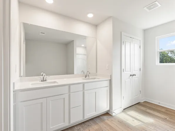 1030 Sutherland Ln, Lawrenceville, GA 30043