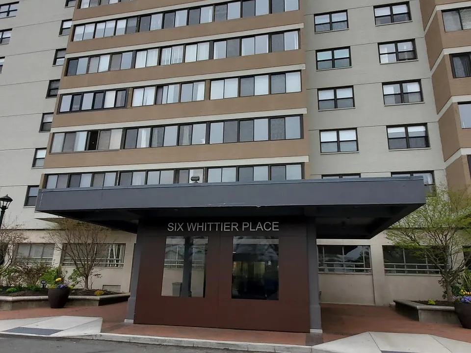 6 Whittier Pl #2O