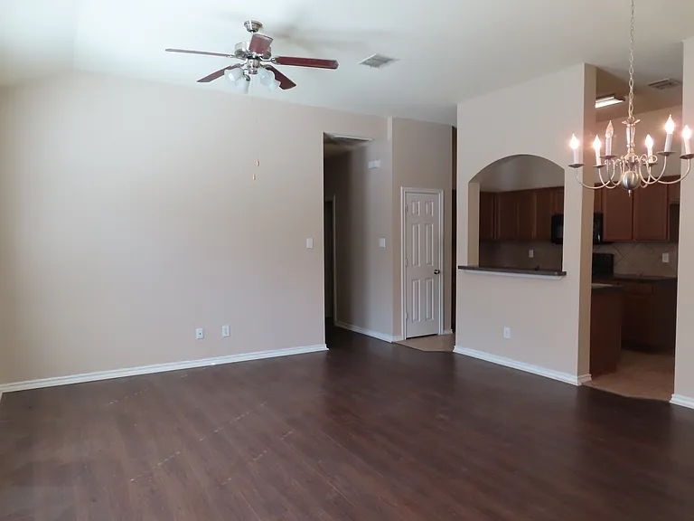 1149 Redman Ave — Photo 4