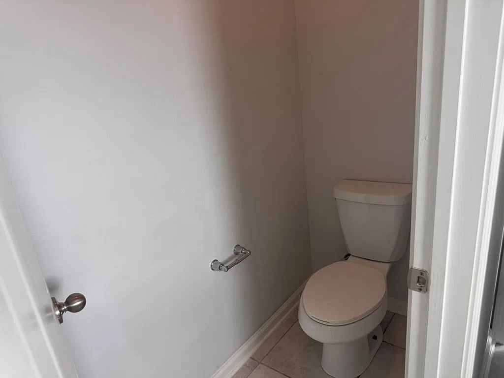 4 bed, 2500 sqft, $2,799 — Photo 4