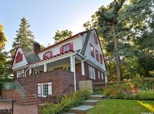 19 Circle Rd, Little Neck, NY 11363