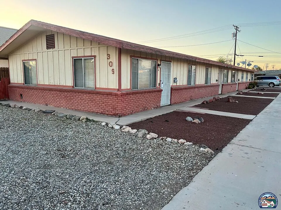 2 bed, 1.0 bath, 700 sqft, $1,425 — Photo 1