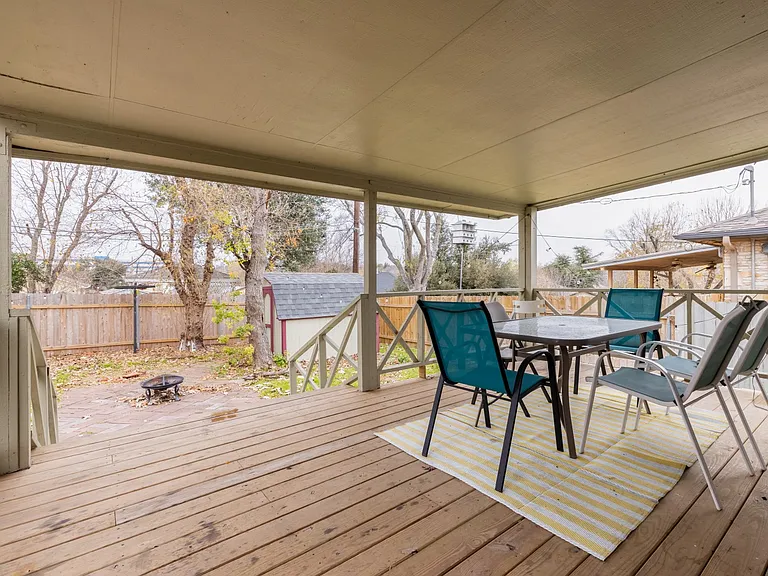 2202 Oxford Blvd — Photo 2