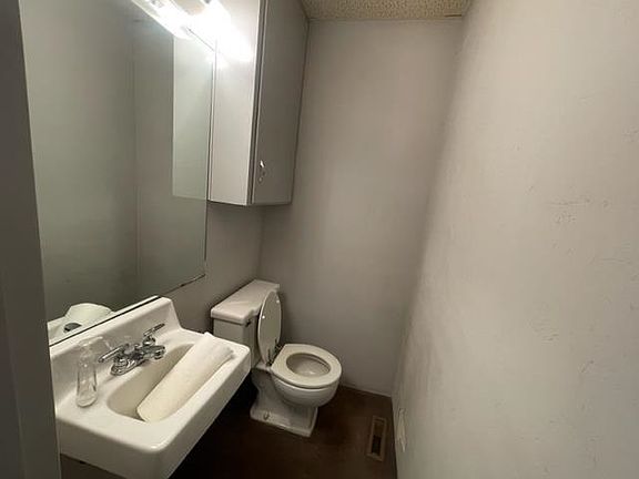 3rd image of 118 S 1st St