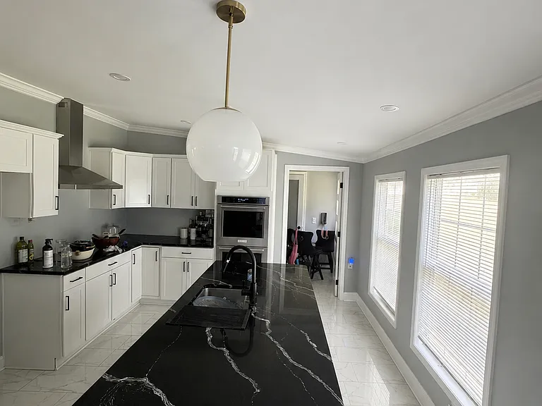 1008 Dakota St — Photo 5