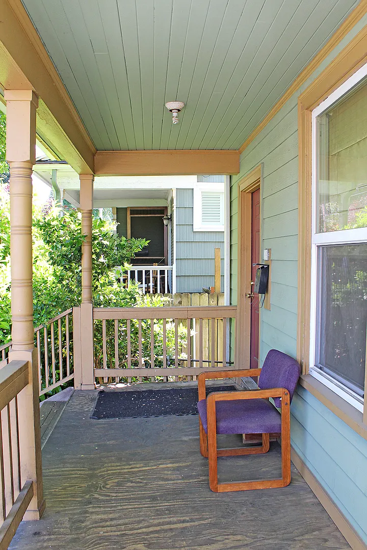 Adorable Laurelhurst Studio-Style Flat in Unbeatable Close-in Location! — Photo 3