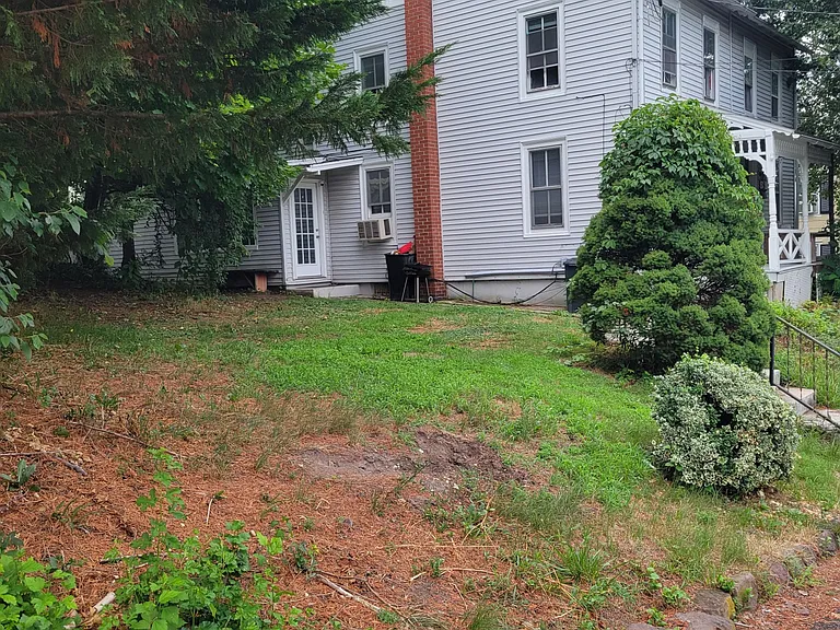 23 Dewey St — Photo 2