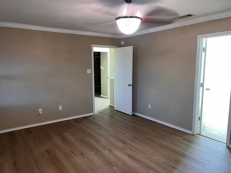 3505 Lakecrest Dr — Photo 12