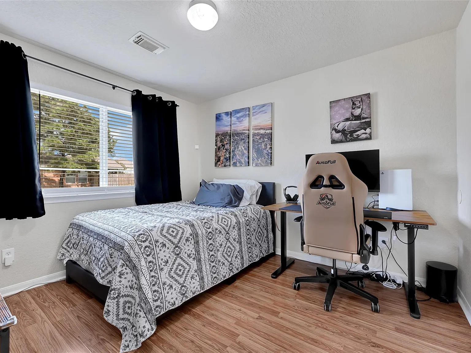 3 bed, 2.0 bath, 2027 sqft, $2,100 — Photo 4