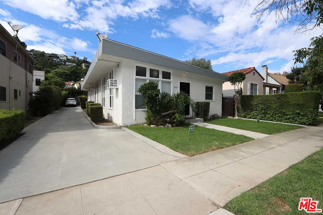 1 bed, 1.0 bath, 575 sqft, $2,200 — Photo 1