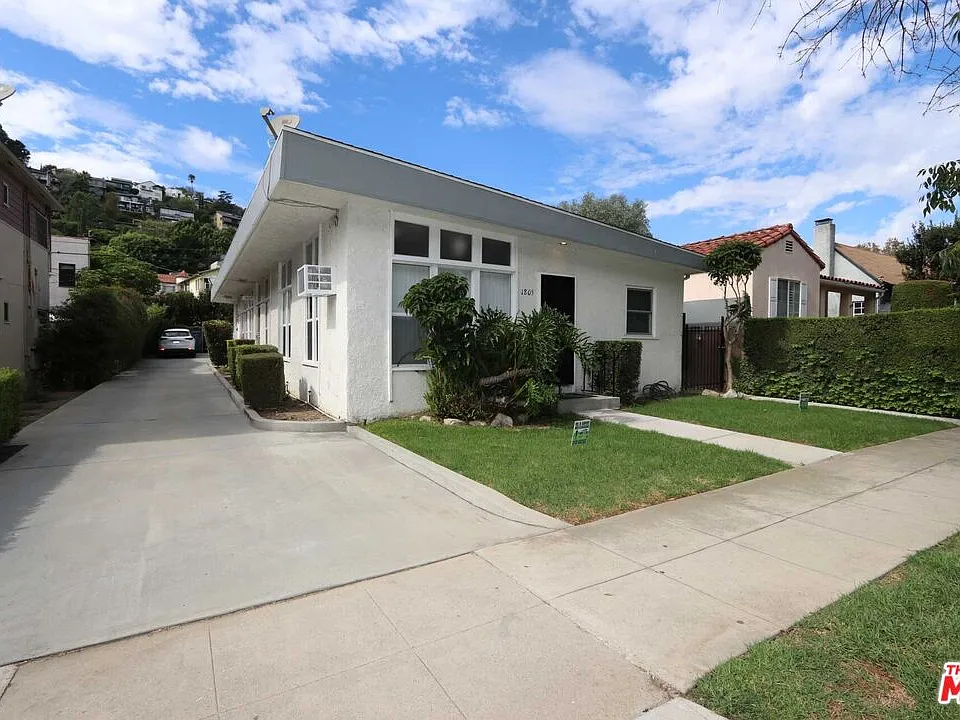 1805 Silver Lake Blvd