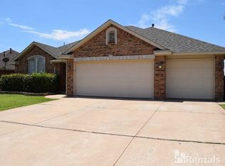 9613 Crooked Creek Ln, Moore, OK 73160