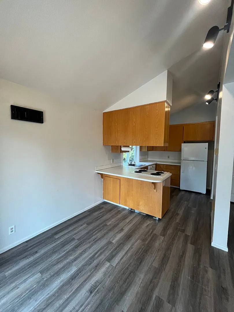 2-Bedroom 1 1/2-Bathroom Duplex in Thurston — Photo 3