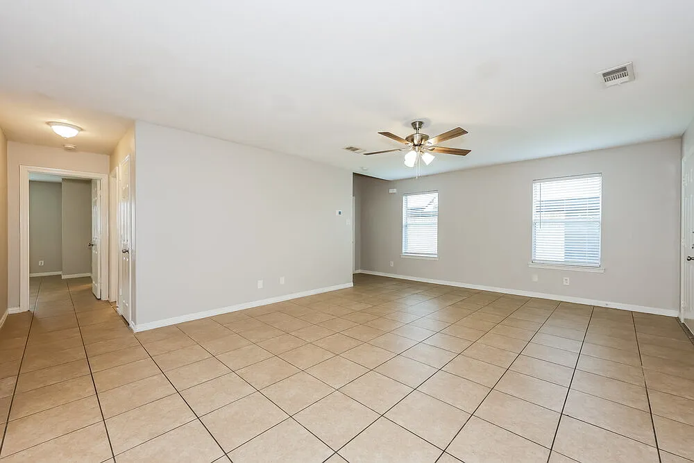 5 bed, 2.5 bath, 2270 sqft, $2,330 — Photo 4