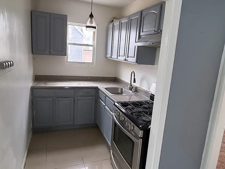 141 Burnett St #2 — Photo 3
