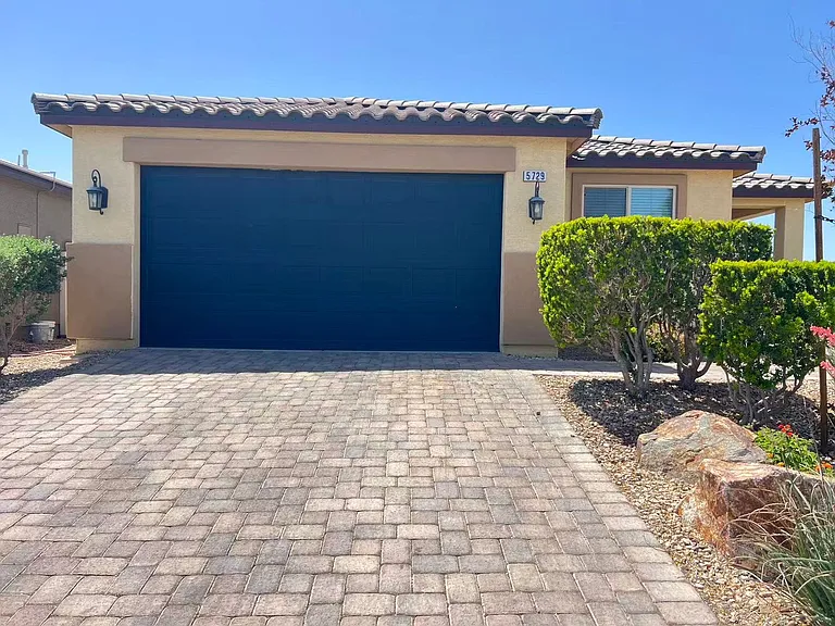 5729 Tideview St — Photo 1