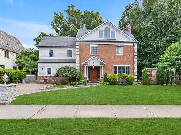 24006 53rd Ave, Little Neck, NY 11362