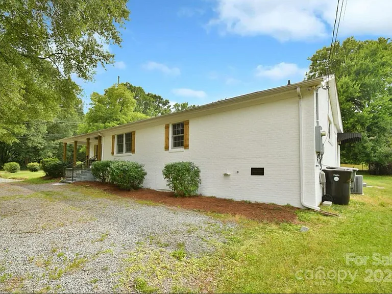 80 Sumner Ave NW — Photo 36
