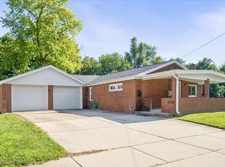 1720 Indiana St, Bloomington, IL 61701