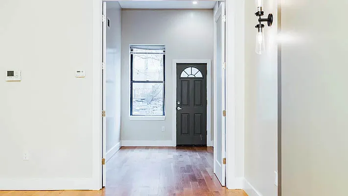 Rented by Lodger Corp | media 6