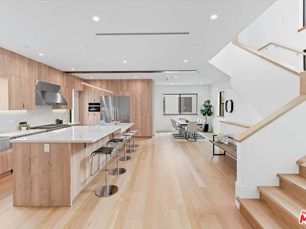 2108 Barry Ave, Los Angeles, CA 90025