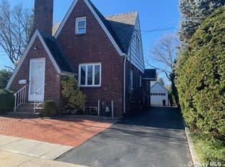 55 Highland Ter, Manhasset, NY 11030