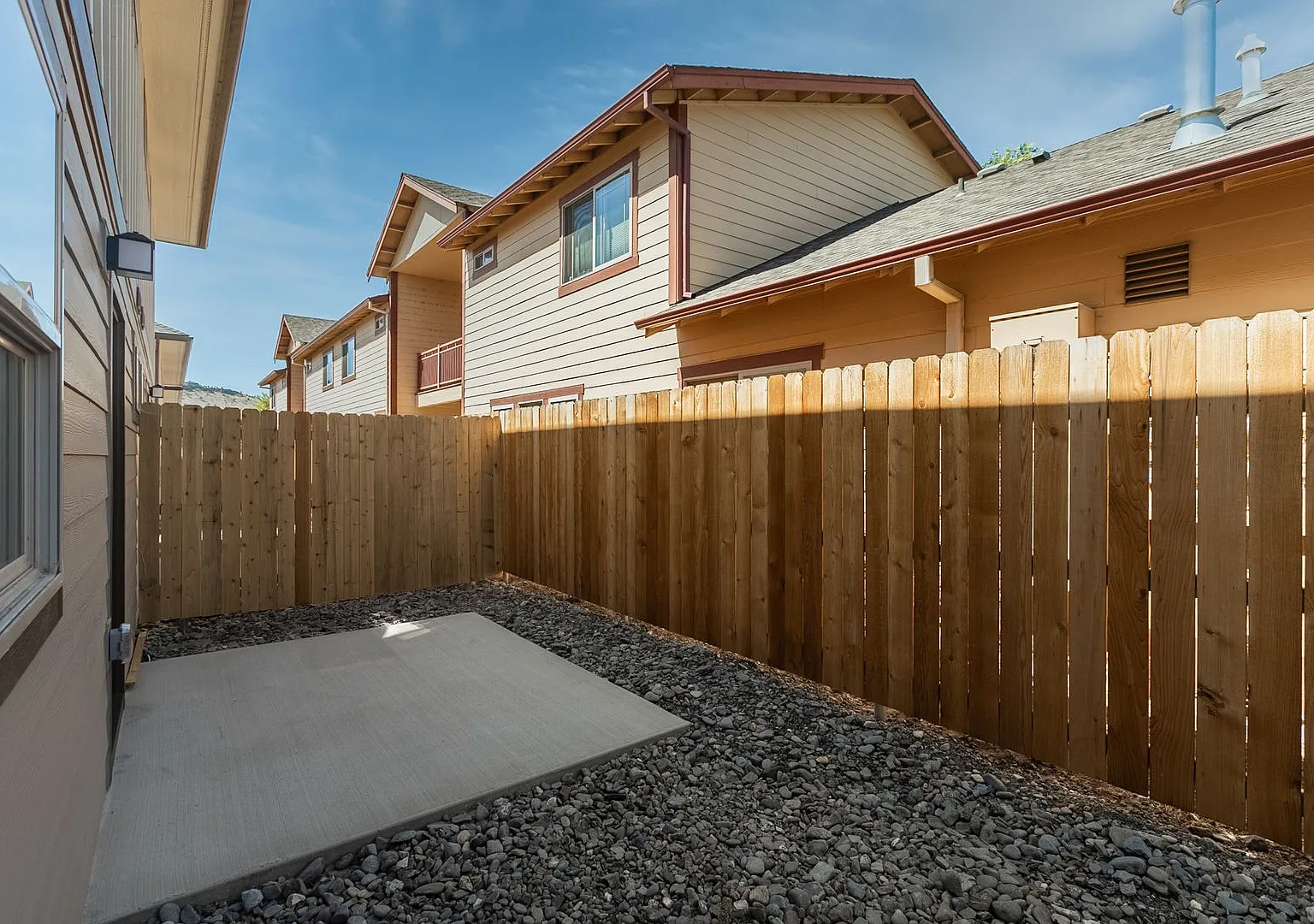174- 149 SW Deer St — Photo 4