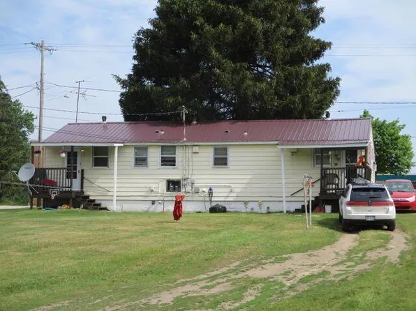305 W Main St, Edmore, MI 48829