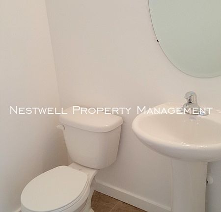 4th image of 4102 N Fremont Dr