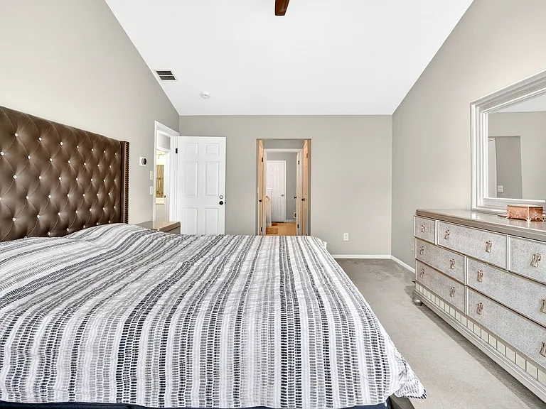 554 Adirondack Ct — Photo 35