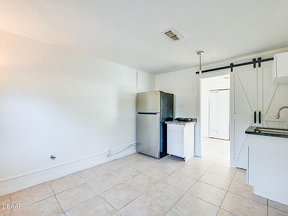 3rd image of 416B Margie Ln