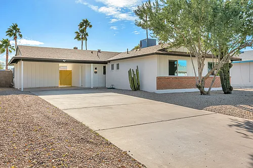 2333 E Paradise Dr Photo 1