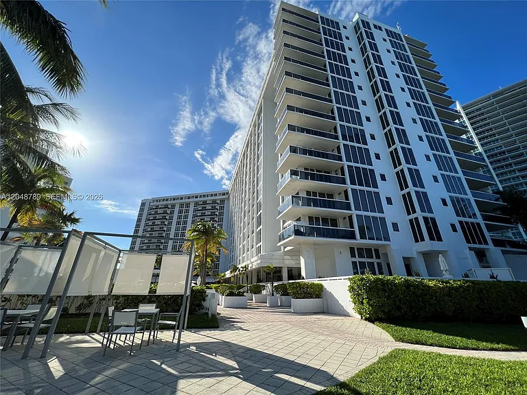 10275 Collins Ave #112 — Photo 45