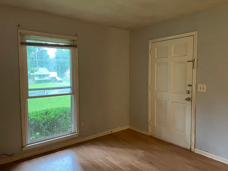 5352 Bishops Cir #B — Photo 9