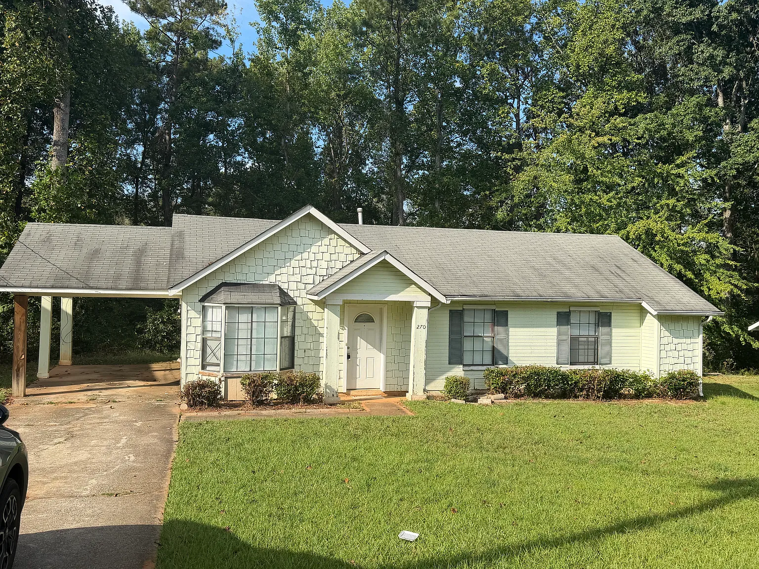 3 bed, 1.5 bath, 1076 sqft, $1,400 — Photo 1