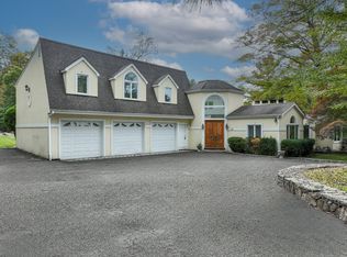 110 Erskine Rd, Stamford, CT 06903