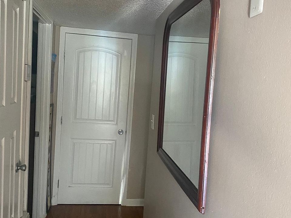 2nd image of 2119 N Butterfly Cir