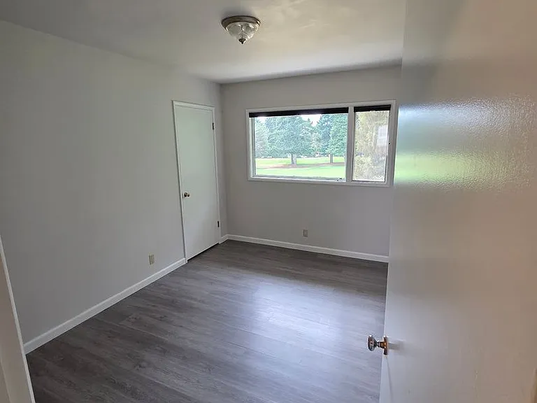 1530 Eastmont Ave — Photo 12