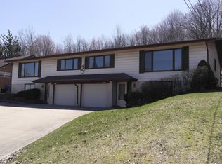 4207 W Ridgewood Dr, Parma, OH 44134