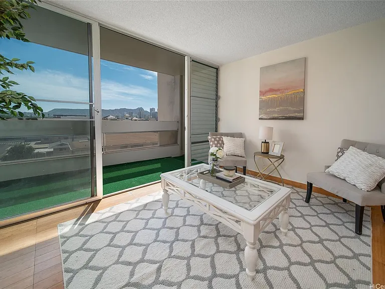 555 University Ave #603 — Photo 5