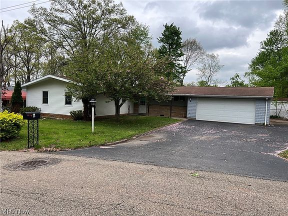 2nd image of 6 Fox Hill Dr