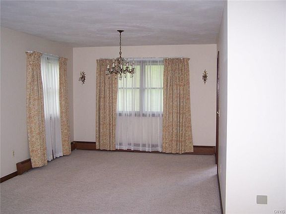 5th image of 3835 Valley View Dr