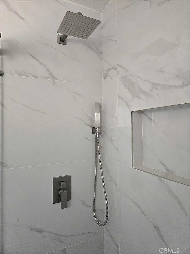 2 bed, 1323 sqft, $4,000 — Photo 3