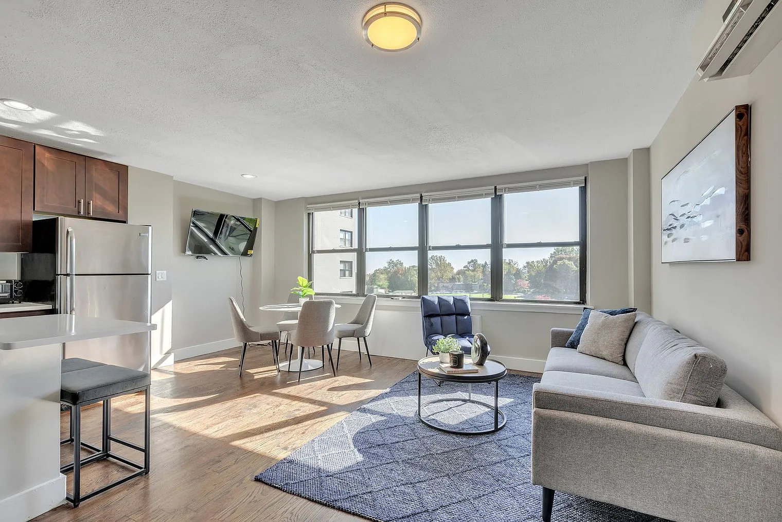 2 bed, 1.0 bath, 871 sqft, $1,952 — Photo 4